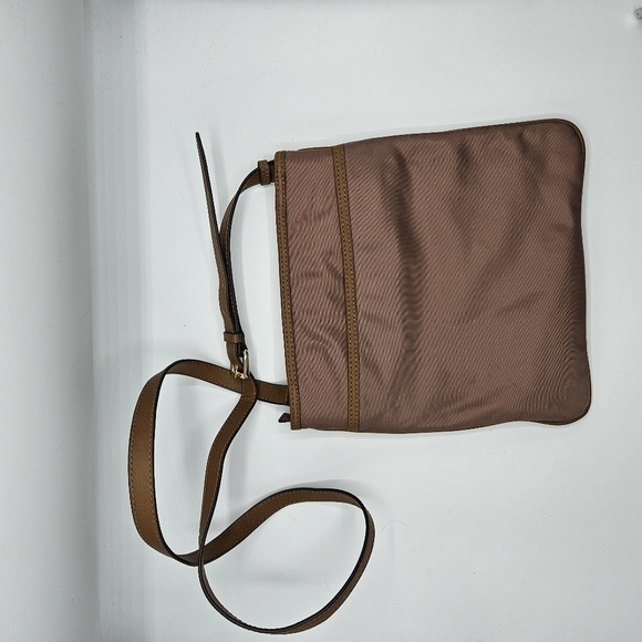 Michael Kors crossbody ba with adjustable straps - Picture 4 of 12